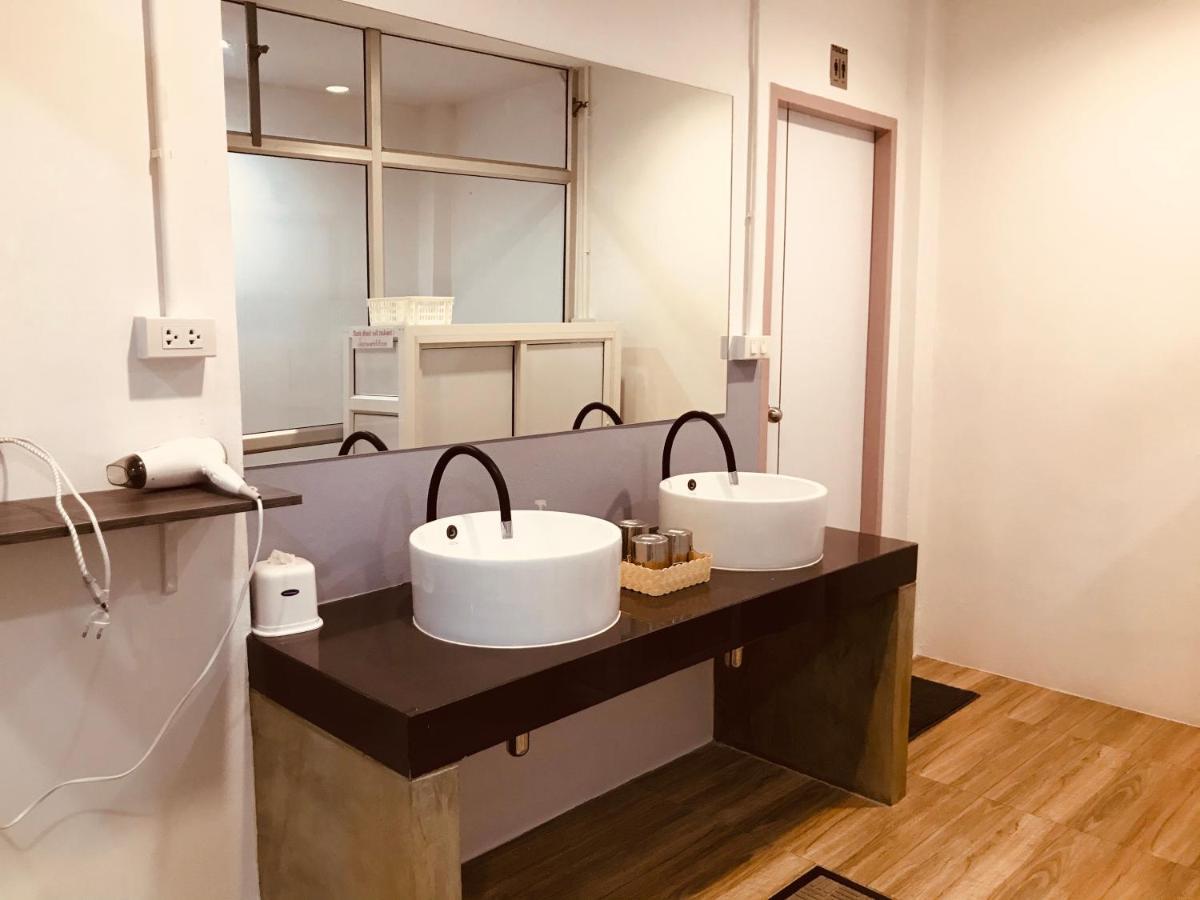 Dragon XIV Hostel Bangkok Ngoại thất bức ảnh